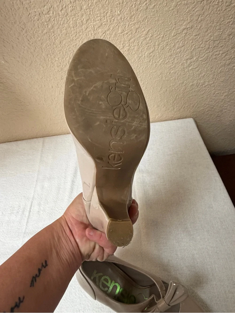 4/$20 Kensie Girl Women's Patent Bow Pump in Taupe